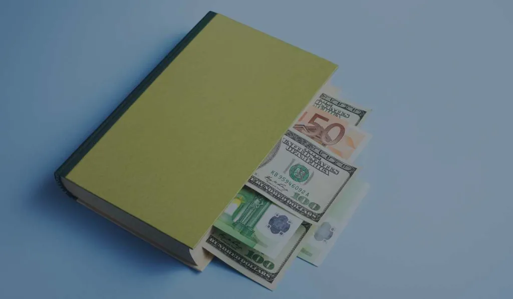 7 Libros de educación financiera que sí o sí debes tener en tu biblioteca
